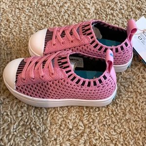 NWT Native Liteknit Malibu pink C7 girls shoes